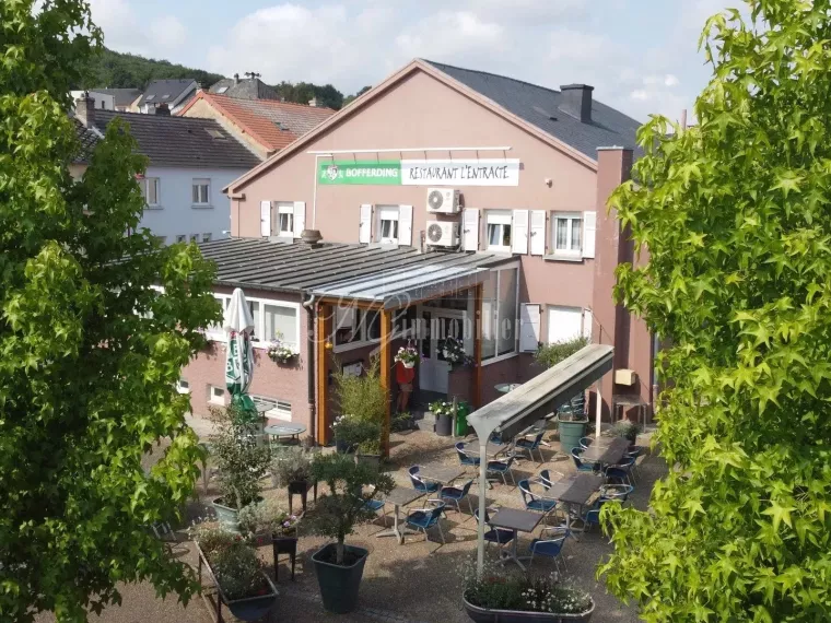 Restaurant, fond de commerce avec deux appartements loués à Volmerange-les-mines (F-57)