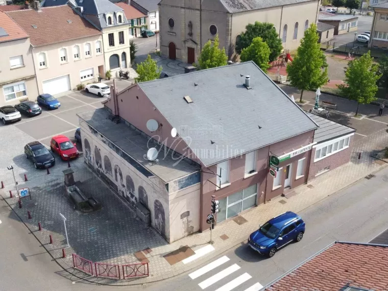 Restaurant, fond de commerce avec deux appartements loués à Volmerange-les-mines (F-57)