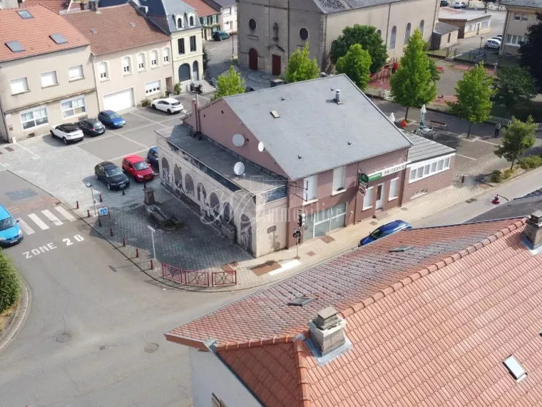 Restaurant, fond de commerce avec deux appartements loués à Volmerange-les-mines (F-57)