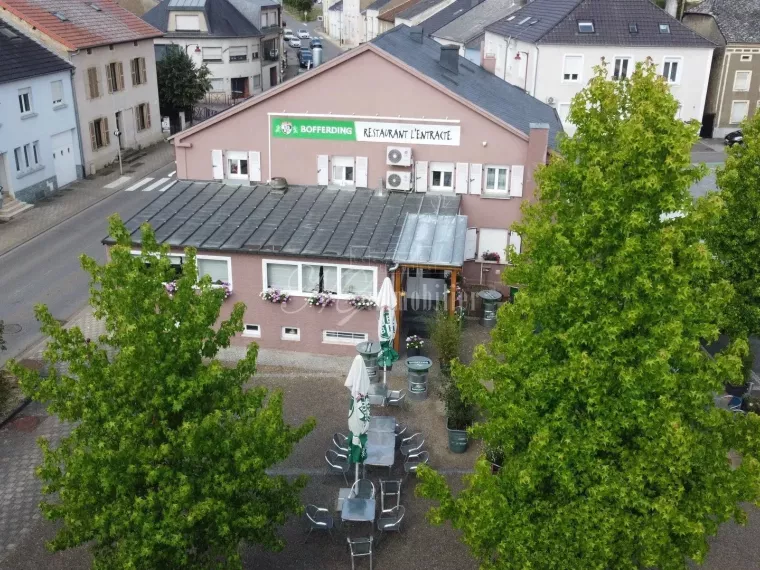 Restaurant, fond de commerce avec deux appartements loués à Volmerange-les-mines (F-57)