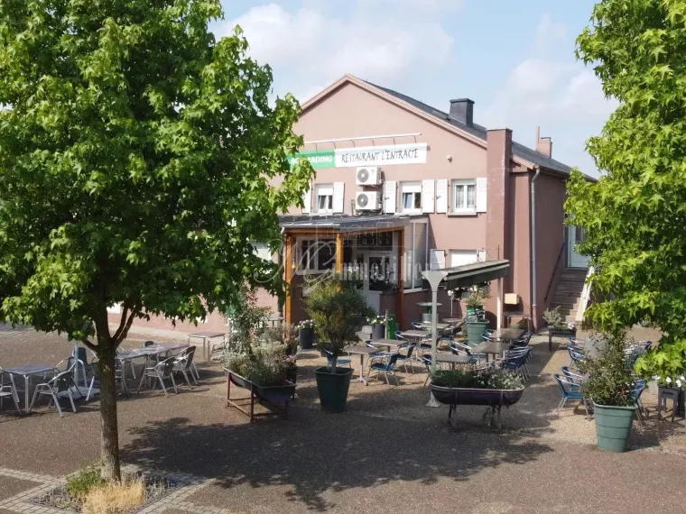 Restaurant, fond de commerce avec deux appartements loués à Volmerange-les-mines (F-57)