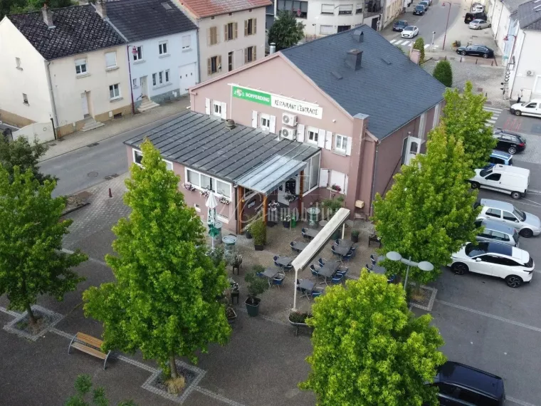 Restaurant, fond de commerce avec deux appartements loués à Volmerange-les-mines (F-57)