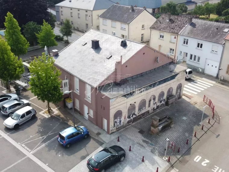 Restaurant, fond de commerce avec deux appartements loués à Volmerange-les-mines (F-57)