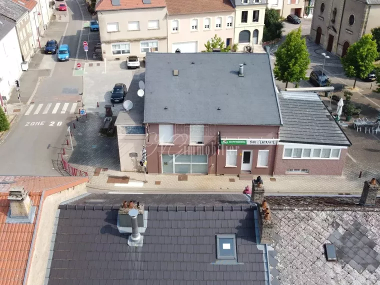 Restaurant, fond de commerce avec deux appartements loués à Volmerange-les-mines (F-57)