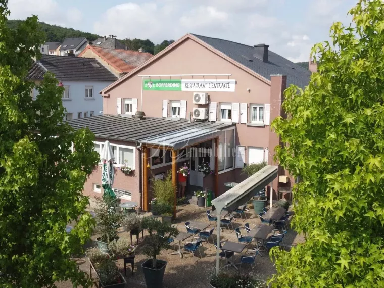 Restaurant, fond de commerce avec deux appartements loués à Volmerange-les-mines (F-57)