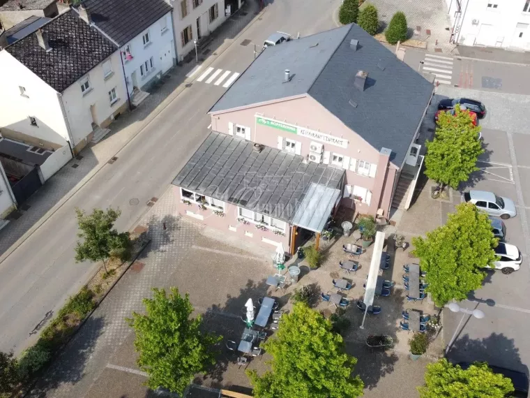 Restaurant, fond de commerce avec deux appartements loués à Volmerange-les-mines (F-57)