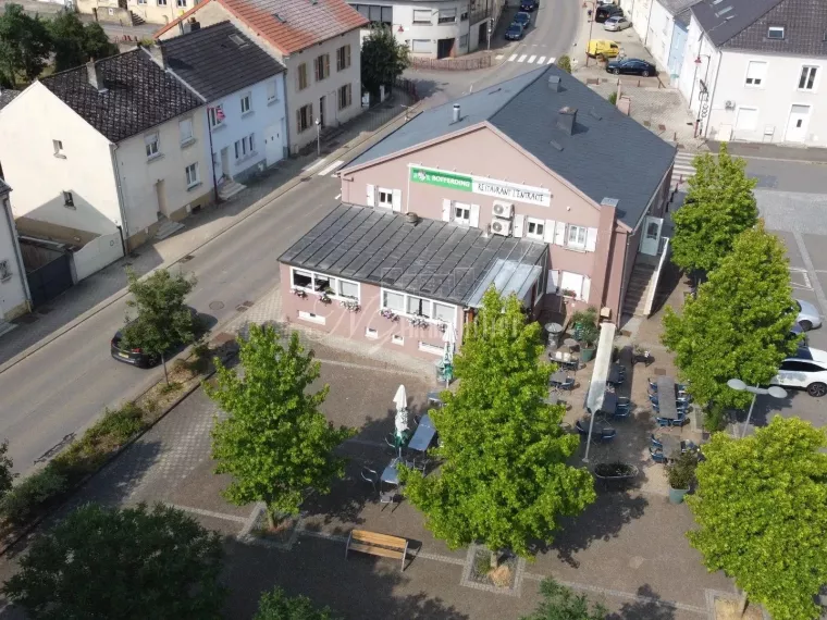 Restaurant, fond de commerce avec deux appartements loués à Volmerange-les-mines (F-57)