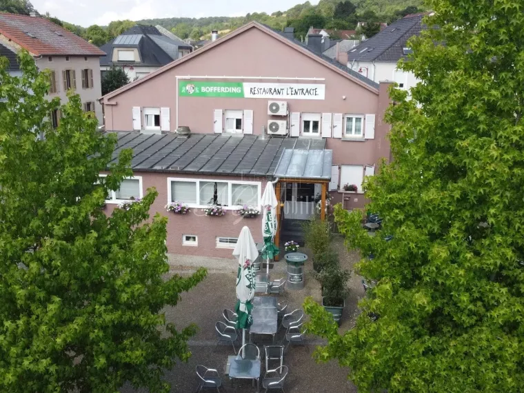 Restaurant, fond de commerce avec deux appartements loués à Volmerange-les-mines (F-57)