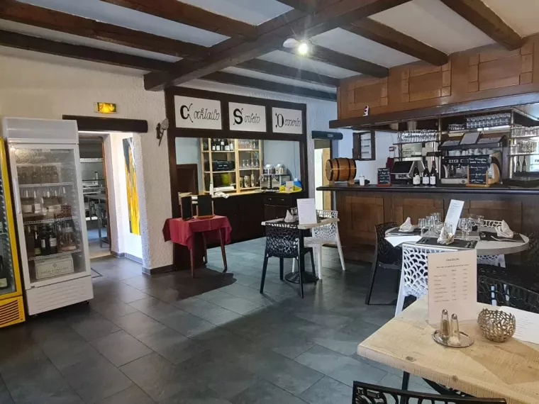 Restaurant + appartement à Ay- sur-moselle