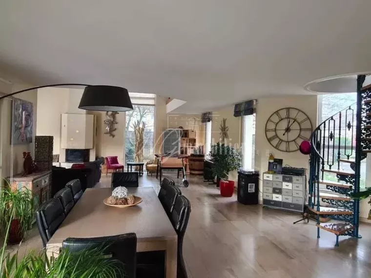 Exceptionnelle maison d’architecte de 298 m² à Hettange-Grande (F-57)