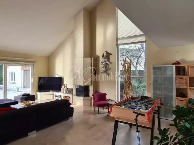 Exceptionnelle maison d’architecte de 298 m² à Hettange-Grande (F-57)