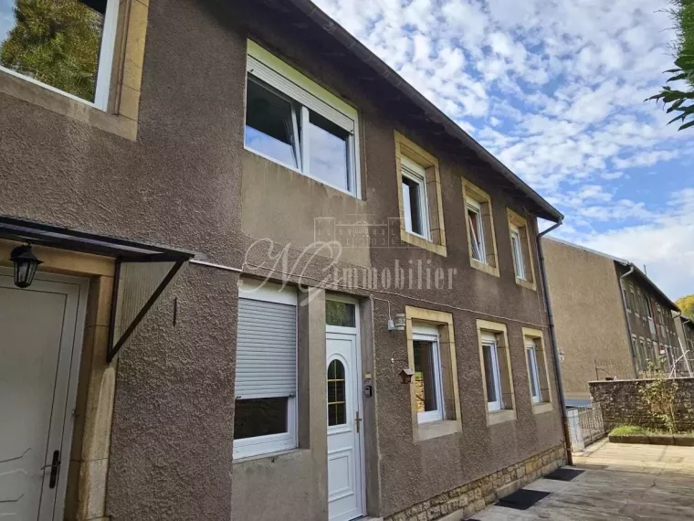 Maison Bi familiale ou Lot de 2 appartements de 95.79 m² et 93.72 m² avec terrasse et garage dans une rue calme d’Ottange (F-57)