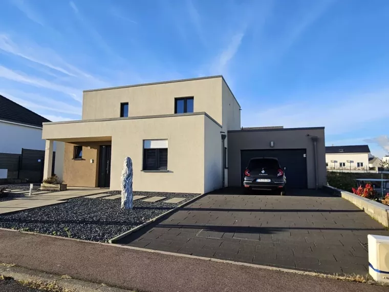 Magnifique maison de 160 m² avec 3 chambres, double garage et jardin à Volstroff (F-57)