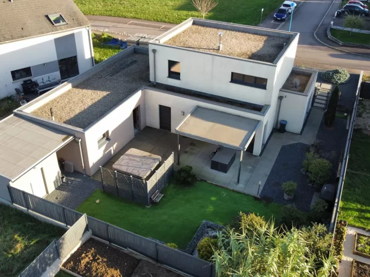 Magnifique maison de 160 m² avec 3 chambres, double garage et jardin à Volstroff (F-57)