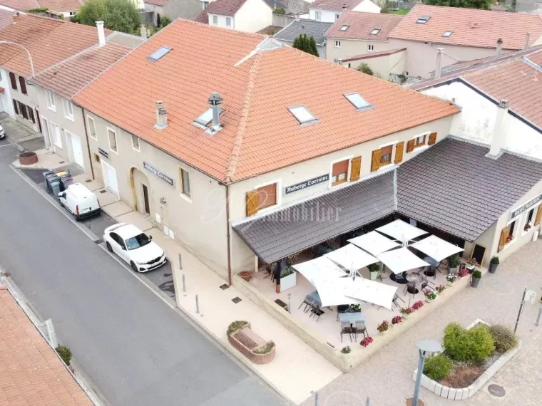 Restaurant + appartement à Ay- sur-moselle