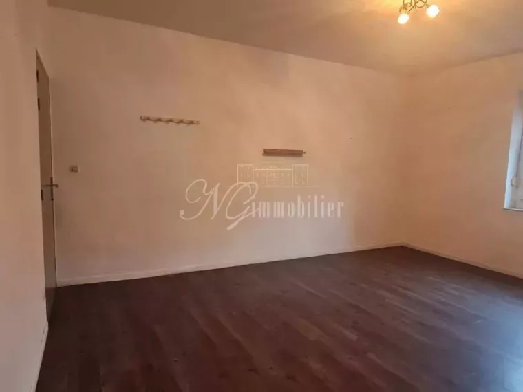 Appartement F2 1er étage + cave