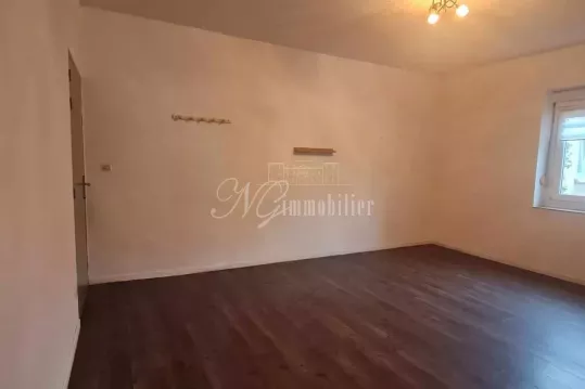 Appartement F2 1er étage + cave