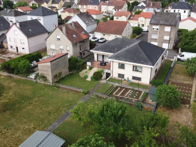 Maison individuelle de 206 m² sur un terrain de 13.5 ares à Terville (F-57)