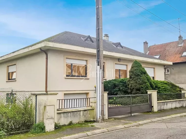 Maison individuelle de 206 m² sur un terrain de 13.5 ares à Terville (F-57)