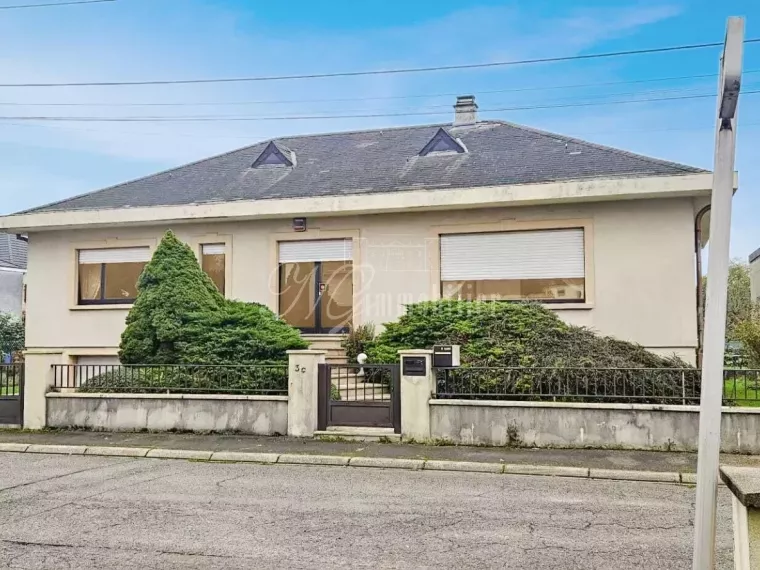 Maison individuelle de 206 m² sur un terrain de 13.5 ares à Terville (F-57)