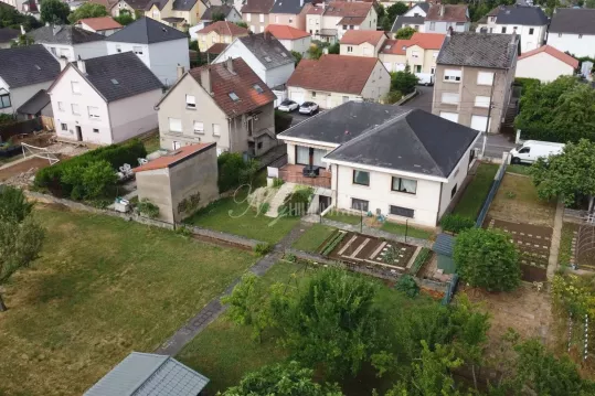 Maison individuelle de 206 m² sur un terrain de 13.5 ares à Terville (F-57)