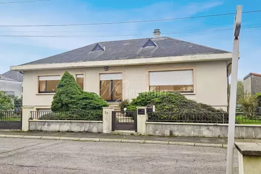 Maison individuelle de 206 m² sur un terrain de 13.5 ares à Terville (F-57)