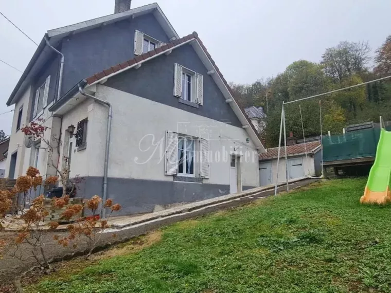 Maison mitoyenne avec 3 chambres de 118 m² habitables sur un terrain clôt à Saulnes (F-54)