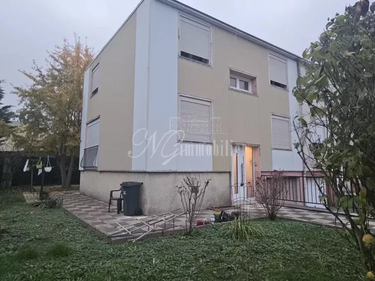 Maison mitoyenne de 137 m² total avec 4 chambres et garage à Guénange (F-57)