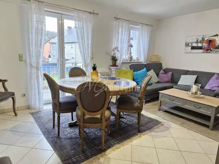 Appartement trois chambres de 89 m² avec place de parking extérieure et garage à Schifflange (LU)