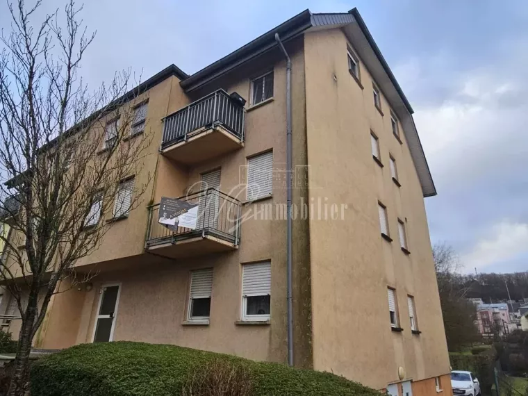 Appartement trois chambres de 89 m² avec place de parking extérieure et garage à Schifflange (LU)