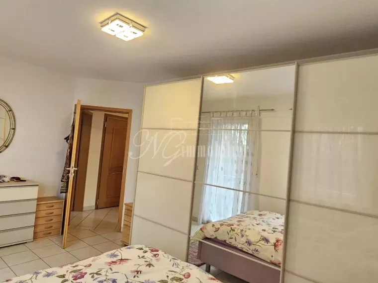 Appartement trois chambres de 89 m² avec place de parking extérieure et garage à Schifflange (LU)