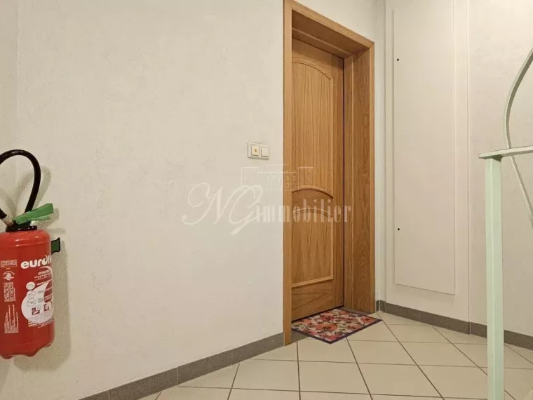 Appartement trois chambres de 89 m² avec place de parking extérieure et garage à Schifflange (LU)