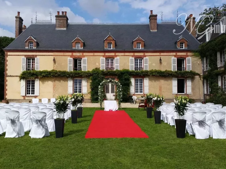 Château du XVIIe siècle en campagne normande