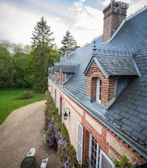 Château du XVIIe siècle en campagne normande