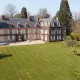 Château du XVIIe siècle en campagne normande