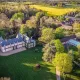 Château du XVIIe siècle en campagne normande